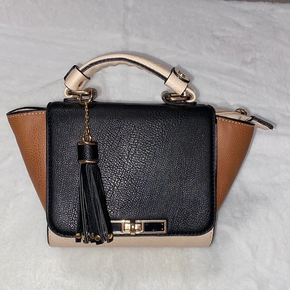Like New Charming Charlie’s purse w shoulder strap